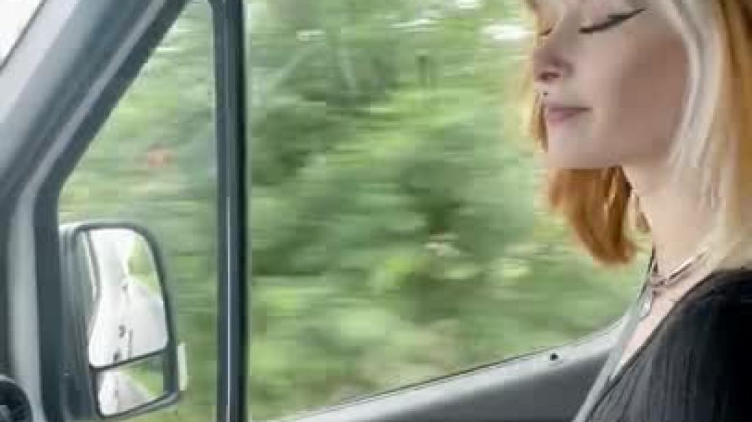 ⁣Cute Hitchhiking Girl SallyDinosaur Fucked In The Back of Stranger's Truck