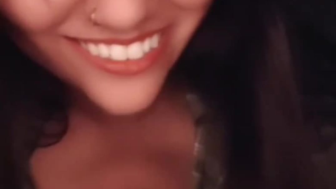 ⁣Tango Babe Ellie Sharma Quick Boob Flash and Teasing on Live