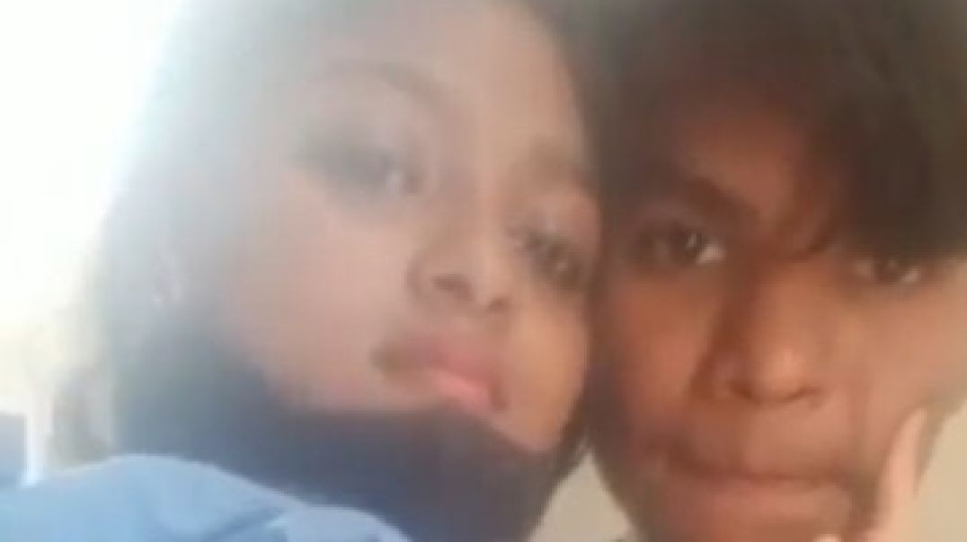 School Couple Lovers Kissing Smooching Leaked Nude